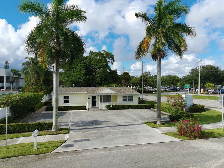2718 Conroy Rd, West Palm Beach, FL for sale - Building Photo - Image 2 of 20