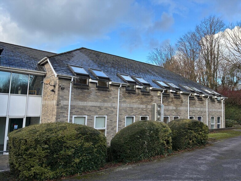 Cowbridge Rd, Bridgend à louer - Photo du bâtiment - Image 2 de 4