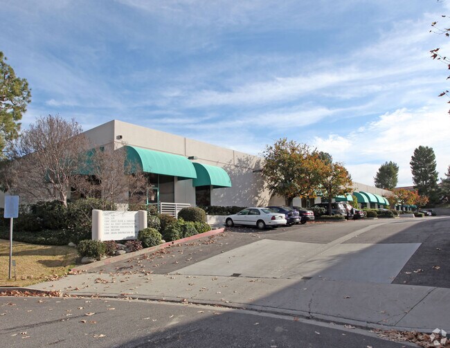 Plus de détails pour 5352-5380 Sterling Center Dr, Westlake Village, CA - Local d'activités à louer