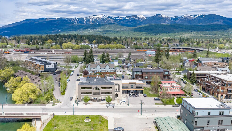 100 2nd St E, Whitefish, MT à vendre - Photo du bâtiment - Image 2 de 22