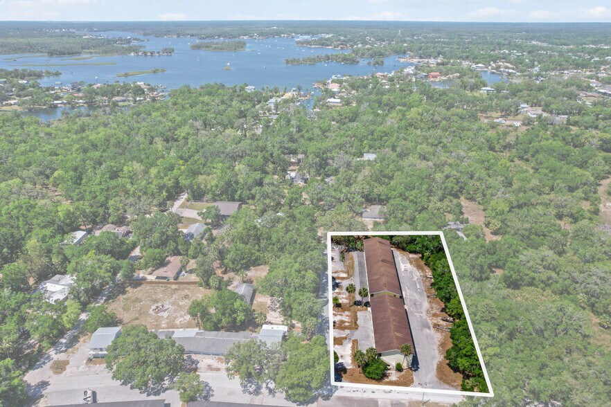 765 N Gardenview Ter, Crystal River, FL à vendre - Photo du bâtiment - Image 3 de 7