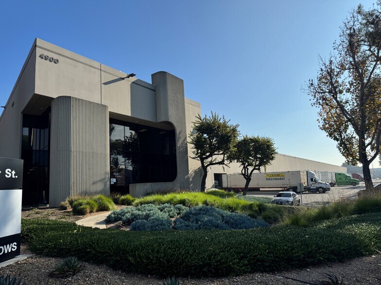 6000-6098 Rickenbacker Rd, Commerce, CA for lease - Primary Photo - Image 2 of 23