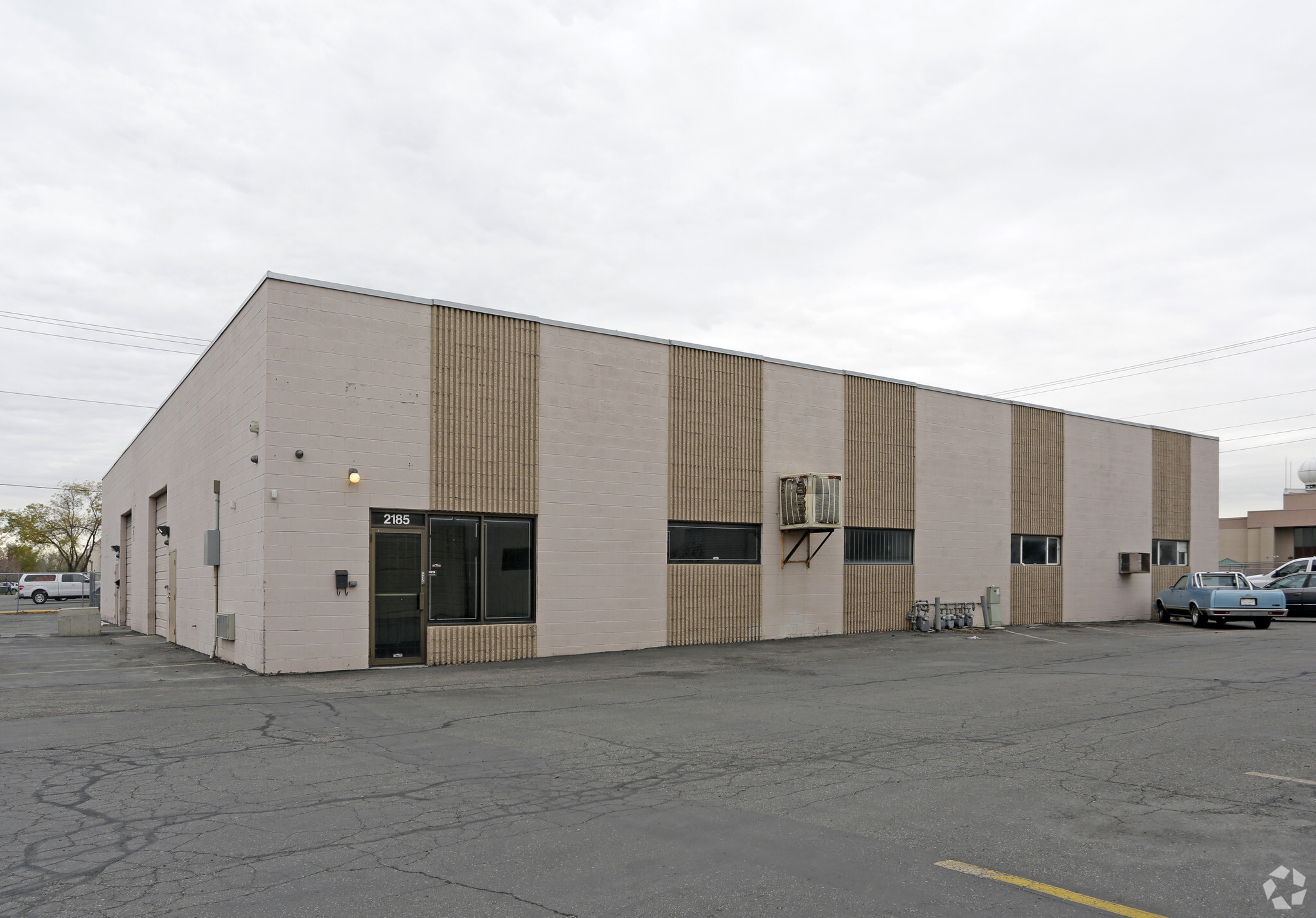 2185-2201 W 2200 S, Salt Lake City, UT for lease Primary Photo- Image 1 of 4