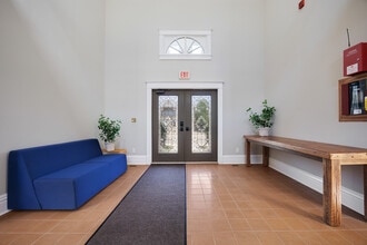 121 N Washington St, Naperville, IL for lease Interior Photo- Image 2 of 12