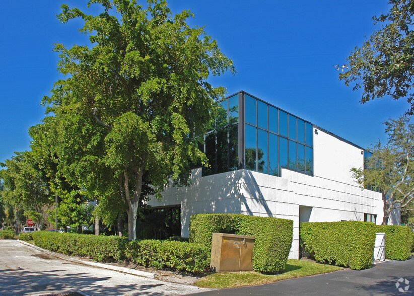 1208 W Newport Center Dr, Deerfield Beach, FL à louer - Photo du bâtiment - Image 2 de 39