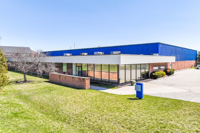 Plus de détails pour 5330 S Service Rd, Burlington, ON - Industriel à vendre