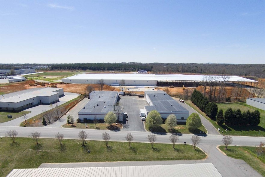 159 Barley Park Ln, Mooresville, NC for lease - Building Photo - Image 2 of 25