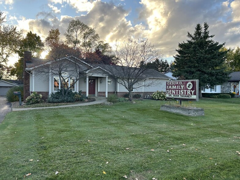 950 S Lapeer Rd, Oxford, MI à vendre - Photo principale - Image 1 de 7