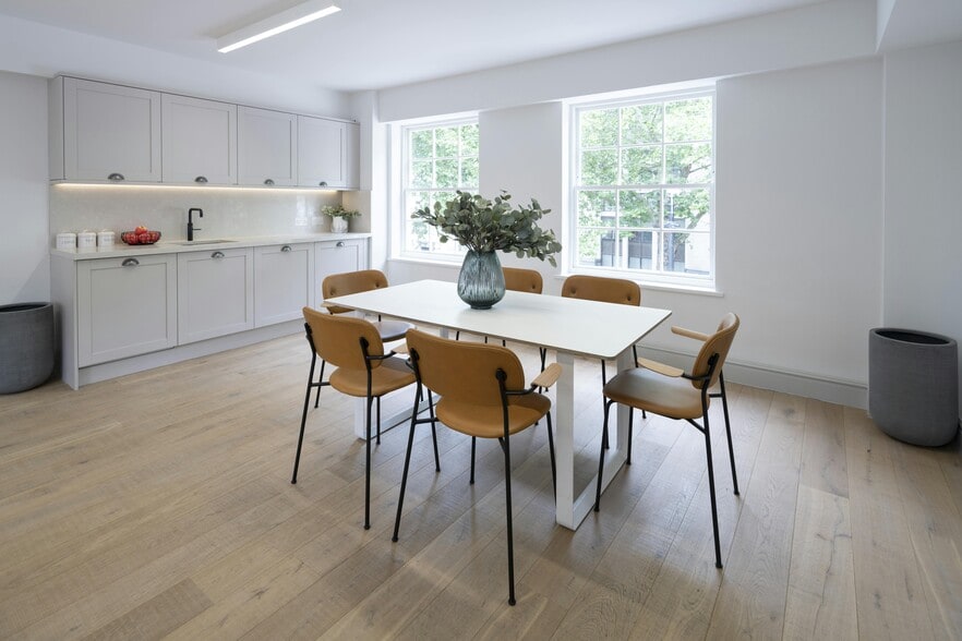 38 Rosebery Ave, London for lease - Building Photo - Image 2 of 16