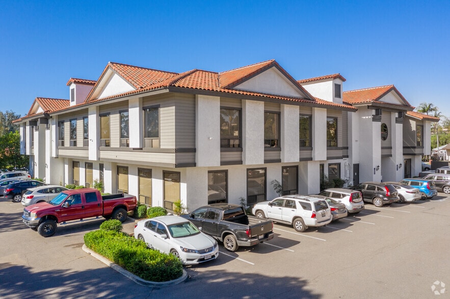5575 Lake Park Way, La Mesa, CA à louer - Photo du bâtiment - Image 3 de 10