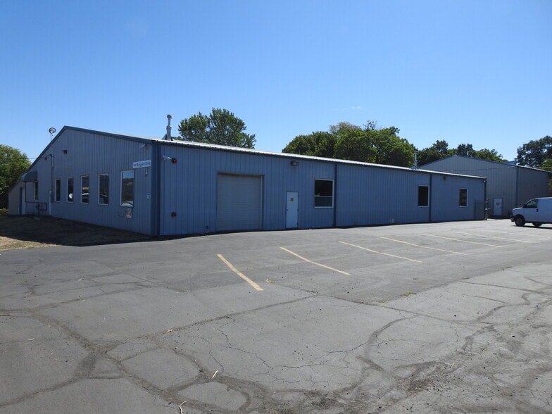 1385 Barker Rd, Hood River, OR for lease - Building Photo - Image 1 of 3