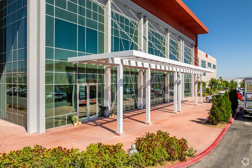 7608 W Teco Ave, Las Vegas, NV à louer - Photo du bâtiment - Image 3 de 5