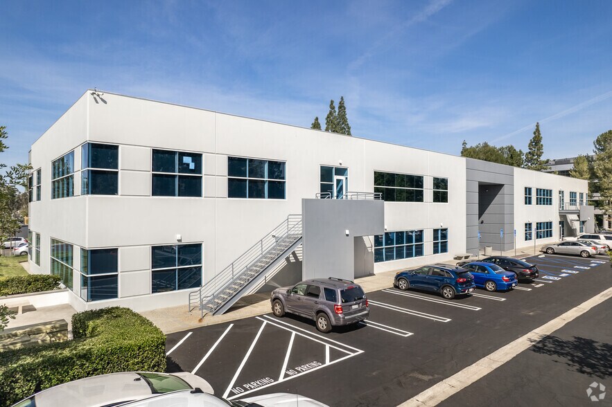 23172 Plaza Pointe Dr, Laguna Hills, CA à louer - Photo principale - Image 1 de 17