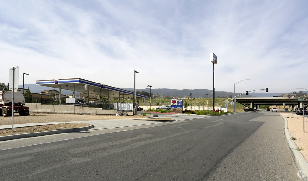 8765 Dos Lagos Dr, Corona, CA for sale - Building Photo - Image 1 of 3