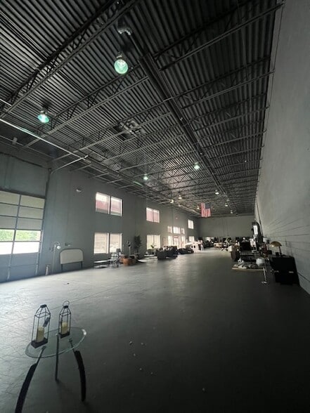 1190 Eastchester Dr, High Point, NC for lease - Interior Photo - Image 1 of 8