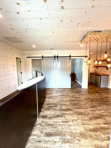 902 W Lamar Alexander Pky, Maryville, TN à louer - Photo du bâtiment - Image 3 de 22