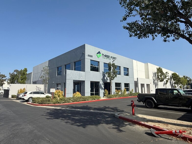 10681 Business Dr, Fontana, CA for lease - Building Photo - Image 3 of 7