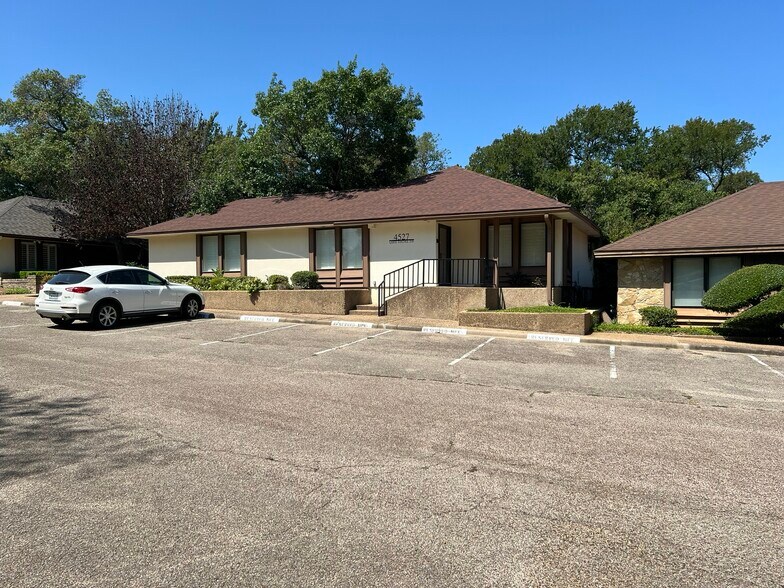 4527 Lake Shore Dr, Waco, TX à louer - Photo du bâtiment - Image 2 de 17
