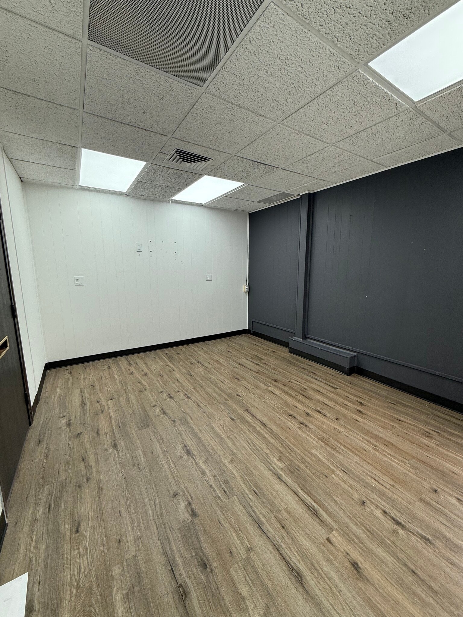 801 S Adams Rd, Birmingham, MI for lease Interior Photo- Image 1 of 3