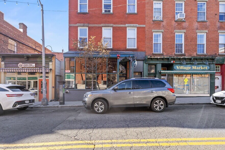 8 N Broadway, Nyack, NY à vendre - Photo du bâtiment - Image 2 de 28