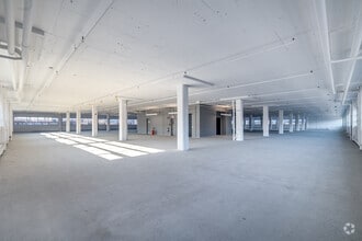 6750 Av de l'Esplanade, Montréal, QC à louer Photo intérieure- Image 2 de 2