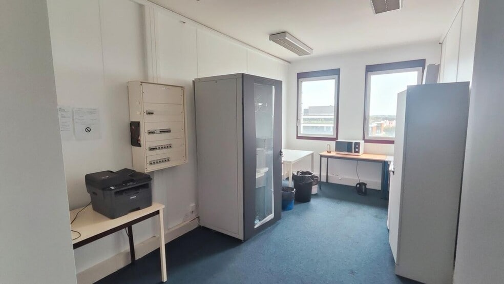 1 Place Charles De Gaulle, Montigny-le-Bretonneux à vendre - Photo intérieure - Image 2 de 11