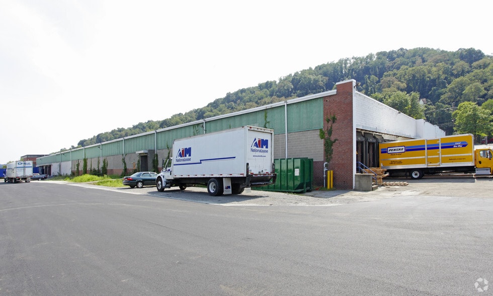 1360 Island Ave, McKees Rocks, PA for lease - Building Photo - Image 1 of 8