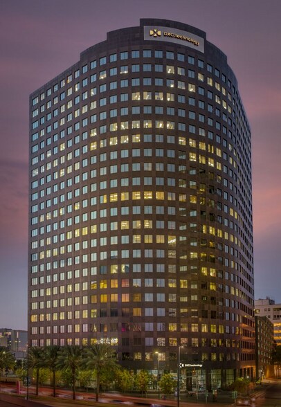 1615 Poydras St, New Orleans, LA à louer - Photo du bâtiment - Image 2 de 10