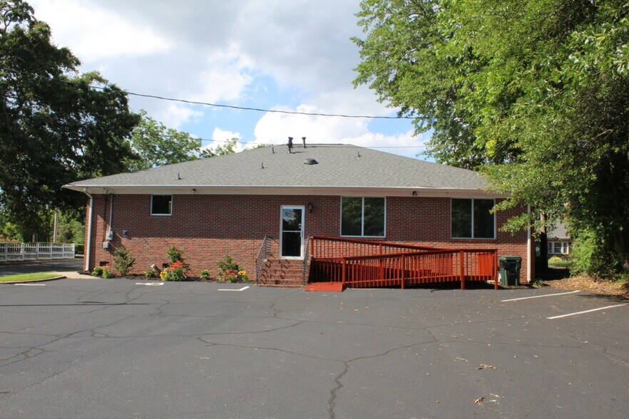 309 W Poinsett St, Greer, SC à louer - Photo du bâtiment - Image 2 de 9