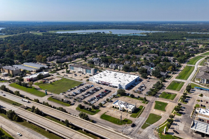 604 Highway 332, Lake Jackson, TX for sale - Building Photo - Image 3 of 13