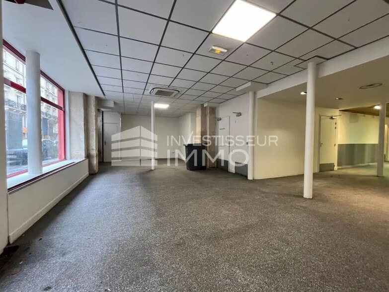 Retail in Paris for lease - Interior Photo - Image 1 of 5