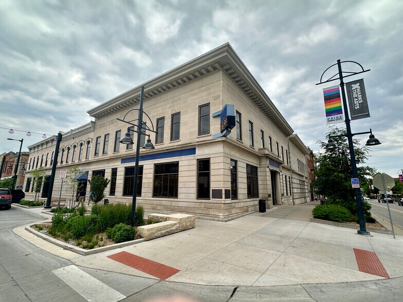 204 E Washington St, Iowa City, IA à vendre - Photo principale - Image 1 de 1