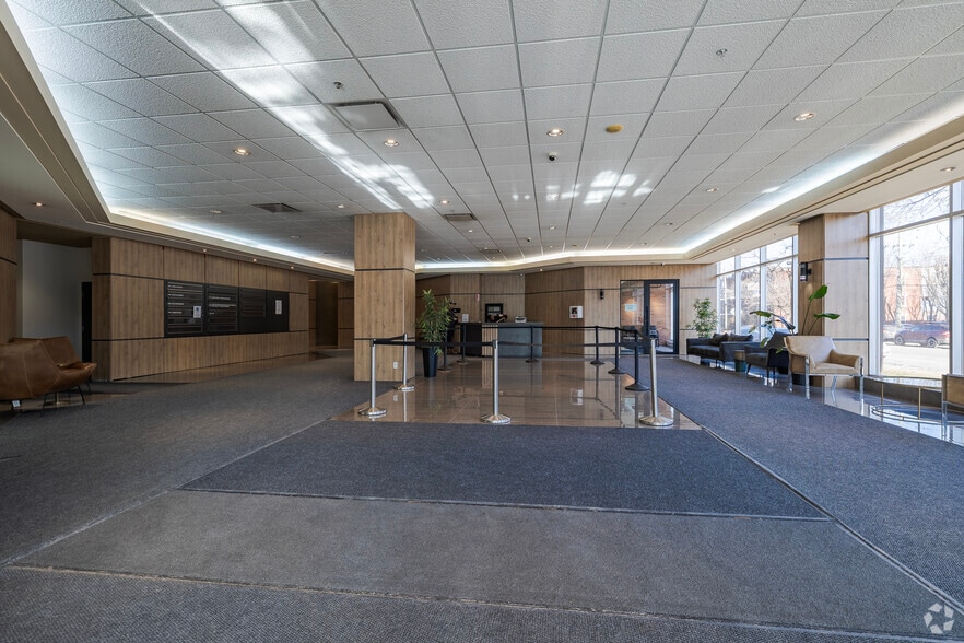 255 Boul Crémazie E, Montréal, QC for lease - Lobby - Image 2 of 29