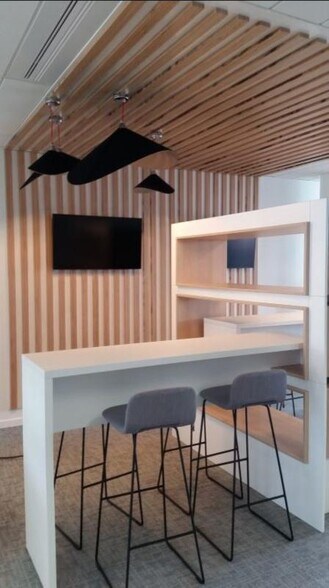 53 Rue Du Port, Nanterre à louer - Photo du bâtiment - Image 3 de 10