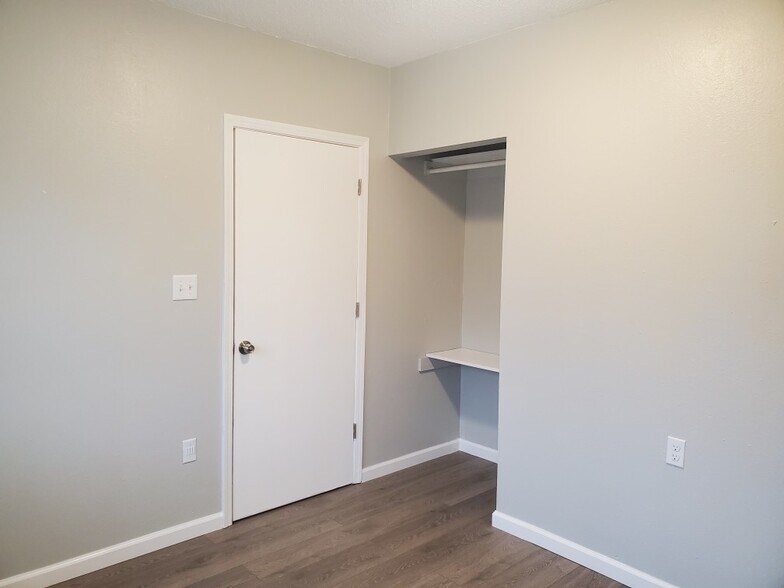 600 E Mary St, Yates Center, KS à vendre - Photo du bâtiment - Image 2 de 54