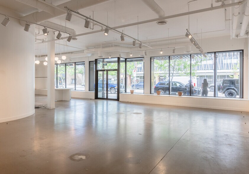 565 Bernard Ave, Kelowna, BC à louer - Photo intérieure - Image 2 de 4