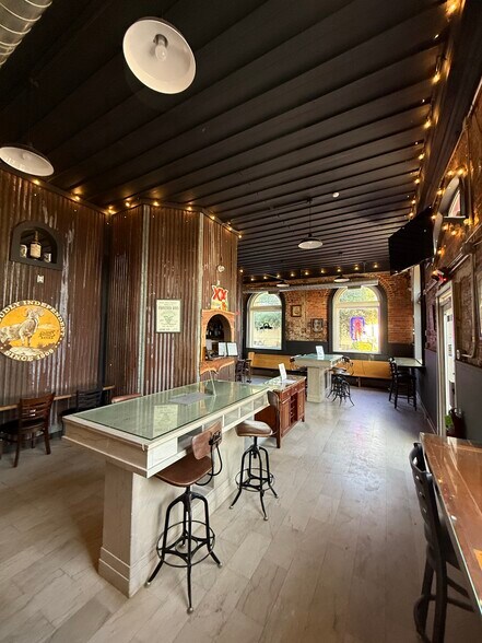 200 W Main St, Marietta, OK à vendre - Photo du bâtiment - Image 2 de 42