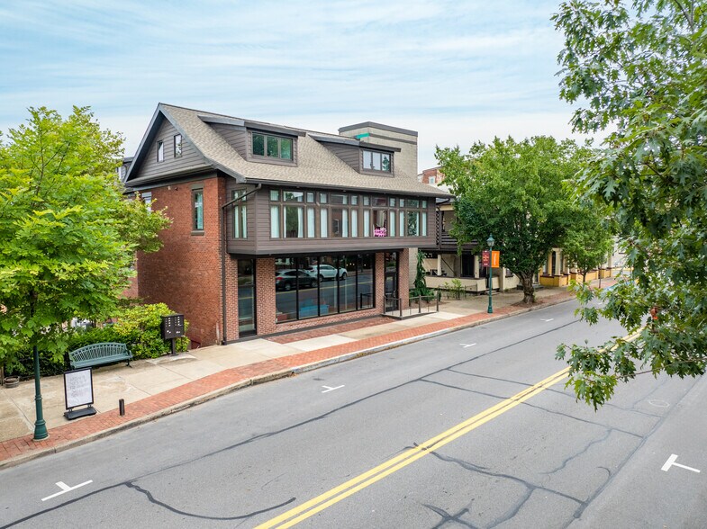 111-113 N Market St, Selinsgrove, PA à louer - Photo du bâtiment - Image 2 de 11