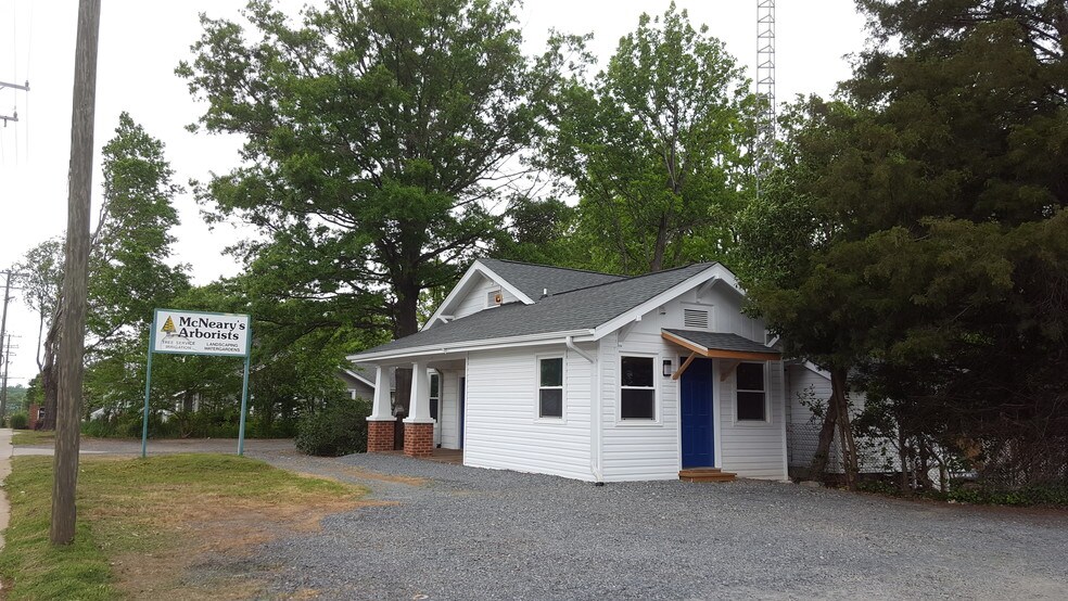 3521 Monroe Rd, Charlotte, NC à louer - Photo du bâtiment - Image 2 de 21