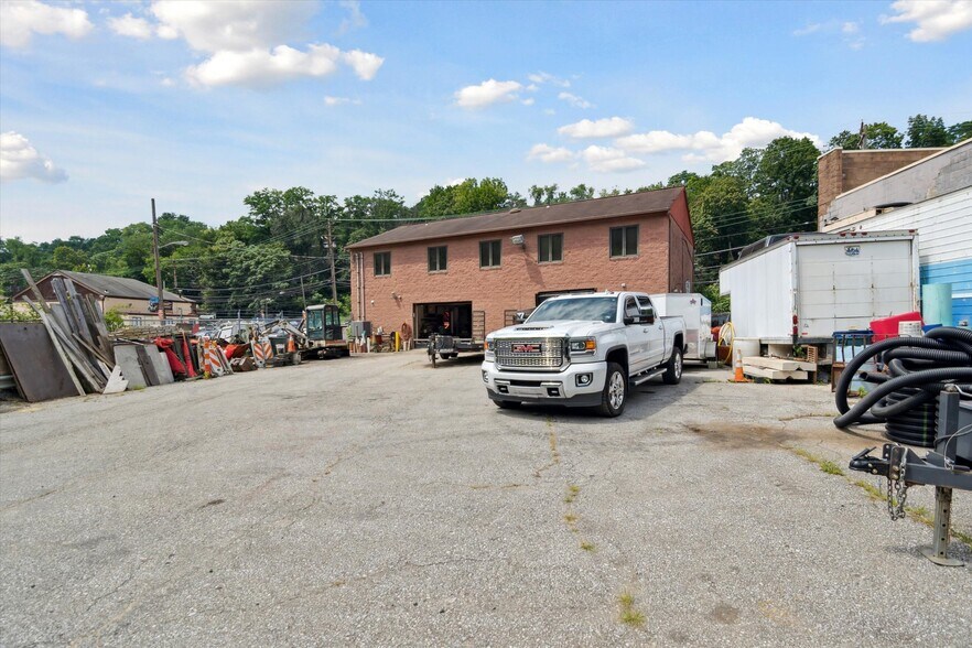 1641 Saw Mill Run Blvd, Pittsburgh, PA à vendre - Photo du bâtiment - Image 2 de 42