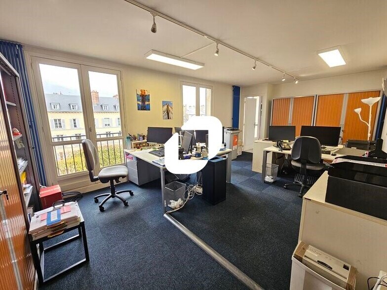 Office in Versailles for lease - Interior Photo - Image 3 of 12