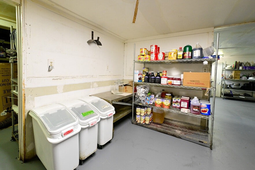 111 N State St, Fort Davis, TX for sale - Interior Photo - Image 3 of 61