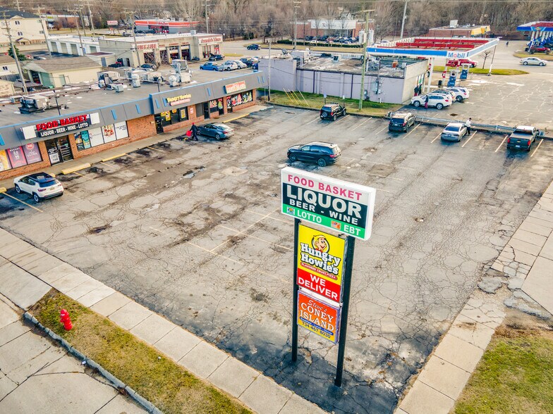 5703-5727 S Wayne Rd, Wayne, MI à vendre - Aérien - Image 3 de 8