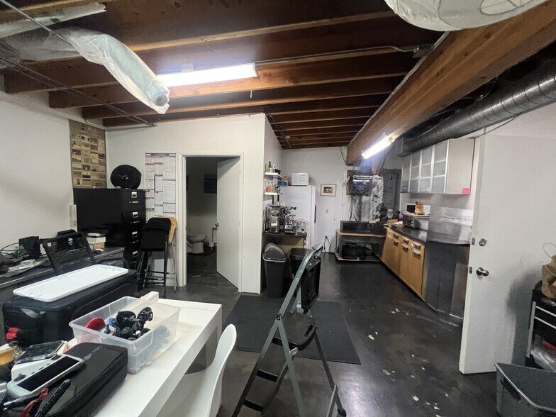 1742-1758 Berkeley St & 3015-3017 Nebraska Ave, Santa Monica, CA à louer - Photo intérieure - Image 3 de 4