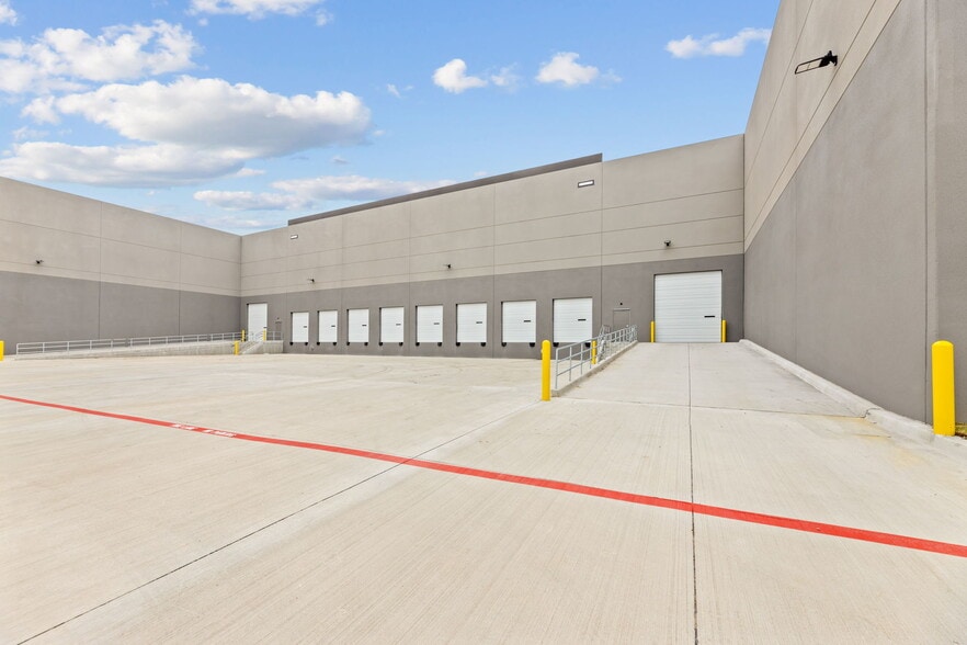 3301 Enterprise Dr, Rowlett, TX for lease - Building Photo - Image 3 of 20