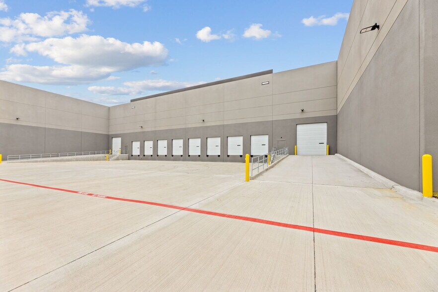 3301 Enterprise Dr, Rowlett, TX à louer - Photo du bâtiment - Image 3 de 20