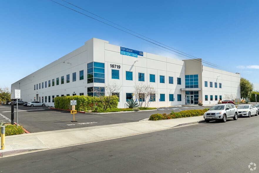 16719 Schoenborn St, North Hills, CA for lease - Primary Photo - Image 1 of 18