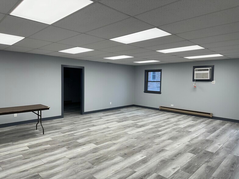 410 Elgin Ave, Forest Park, IL à louer - Photo du bâtiment - Image 3 de 9