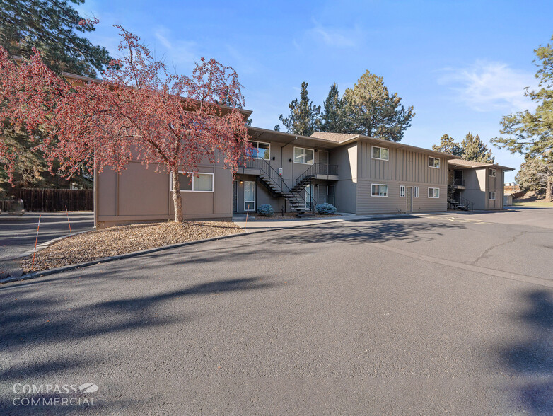 1000 NE Butler Market Rd, Bend, OR for sale - Primary Photo - Image 1 of 17