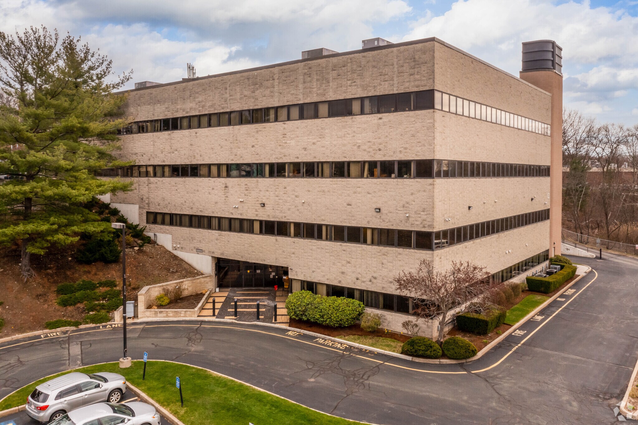 15 Commonwealth Ave, Woburn, MA for lease Building Photo- Image 1 of 8